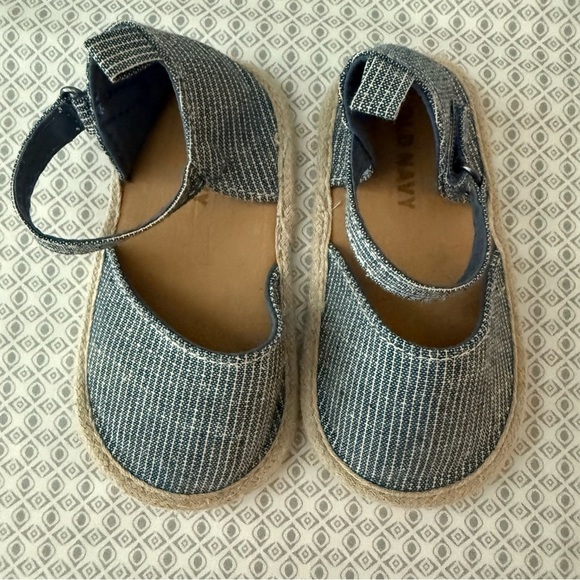 Old Navy Bundle of Two Baby & Toddler Sandals and Shoes Blue and Black Polka Dot - Picture 7 of 9